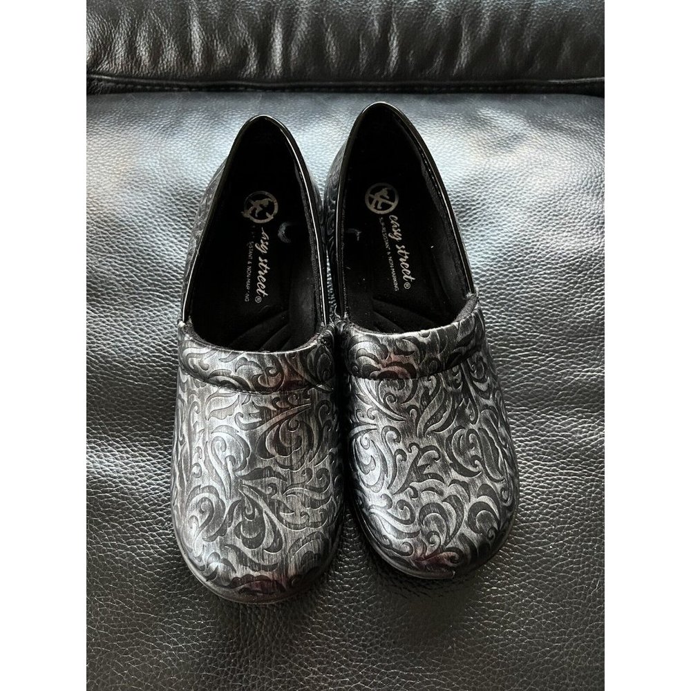 Easy Street Laurie Slip Resistant Comfortable Silver Artisan T1 Shoes Size 6.5M
